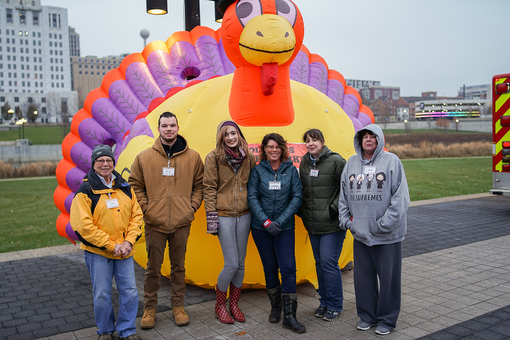 Columbus Hungry Turkey 5k, 10k and Kids Fun Run Volunteer Photo With Giant Inflatable Turkey